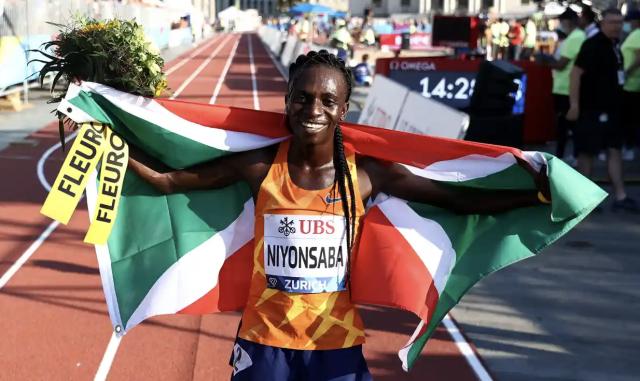 柠檬直播体育-“双性人”尼扬萨巴首破世界纪录 生理优势仍有争议